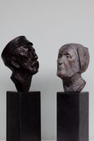 'Erfgooijer en Larensche vrouw' 1898, beide brons, h. 12 cm.